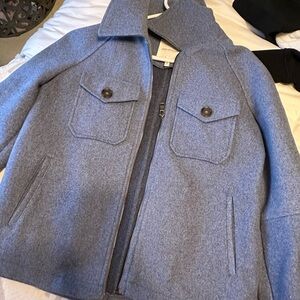 Avec les filles blue jacket.